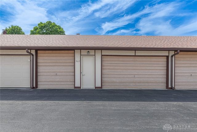 957 Pine Needles Drive, Washington Twp, OH 45458