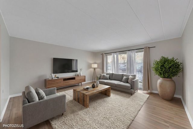 100 Deborah Lane 16A, Wheeling, IL 60090