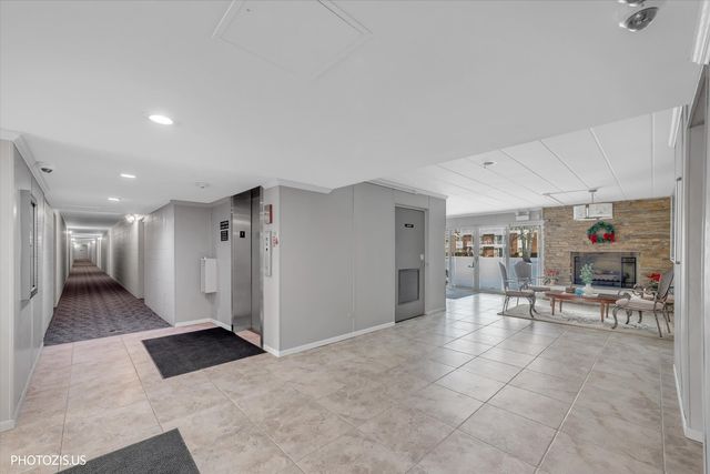 100 Deborah Lane 16A, Wheeling, IL 60090