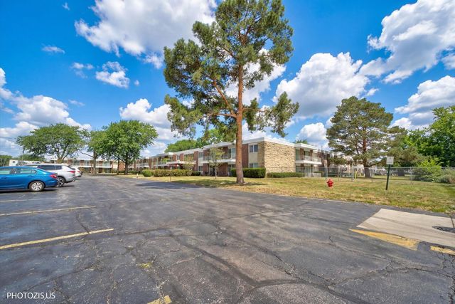 100 Deborah Lane 16A, Wheeling, IL 60090