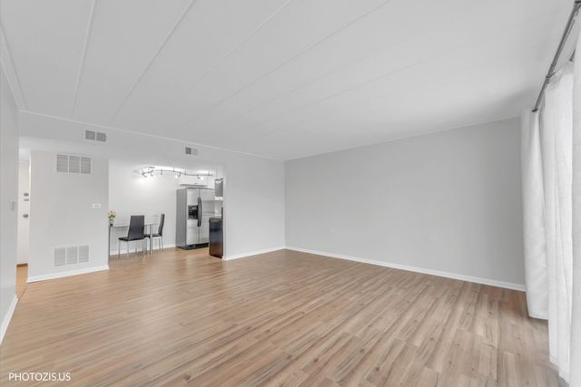 100 Deborah Lane 16A, Wheeling, IL 60090