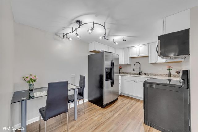 100 Deborah Lane 16A, Wheeling, IL 60090