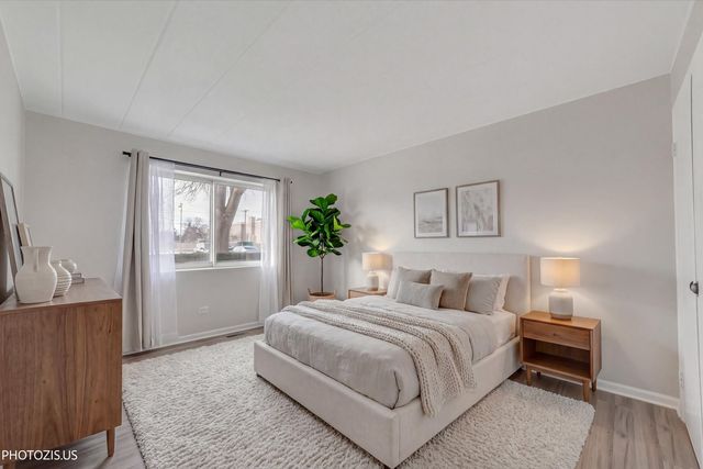 100 Deborah Lane 16A, Wheeling, IL 60090