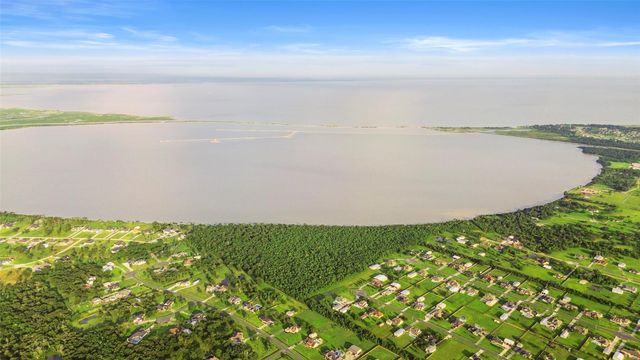 6642 Freret Bayou Drive, Baytown, TX 77523