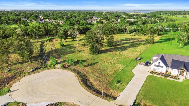 6642 Freret Bayou Drive, Baytown, TX 77523