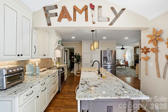 434 Chadmore Drive, Charlotte, NC 28270