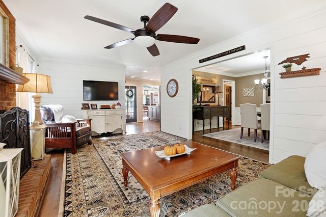 434 Chadmore Drive, Charlotte, NC 28270