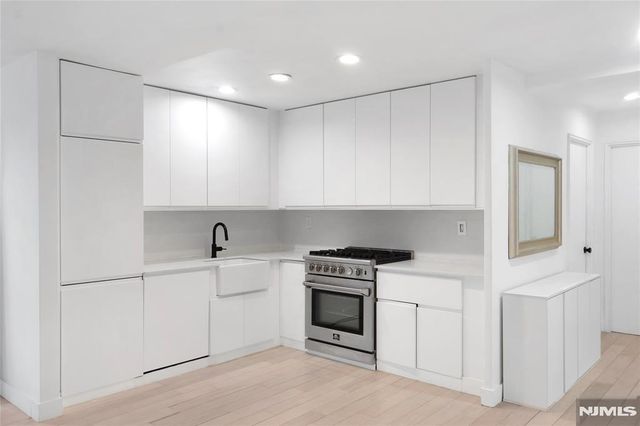 6010 Boulevard East, West New York, NJ 07093