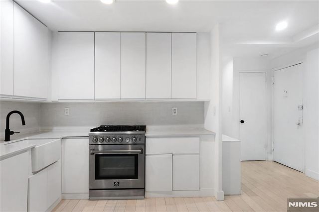 6010 Boulevard East, West New York, NJ 07093