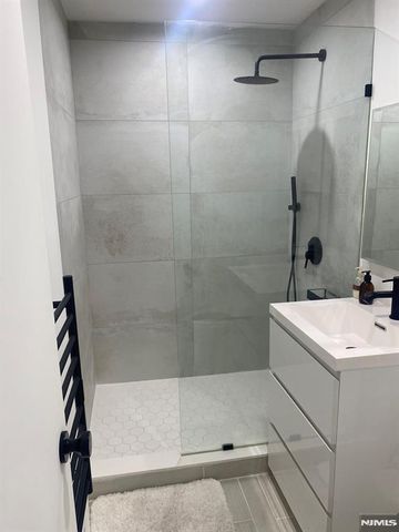 6010 Boulevard East, West New York, NJ 07093