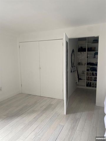 6010 Boulevard East, West New York, NJ 07093