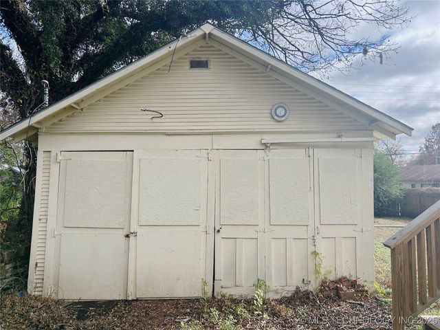 809 N Grand Avenue, Okmulgee, OK 74447