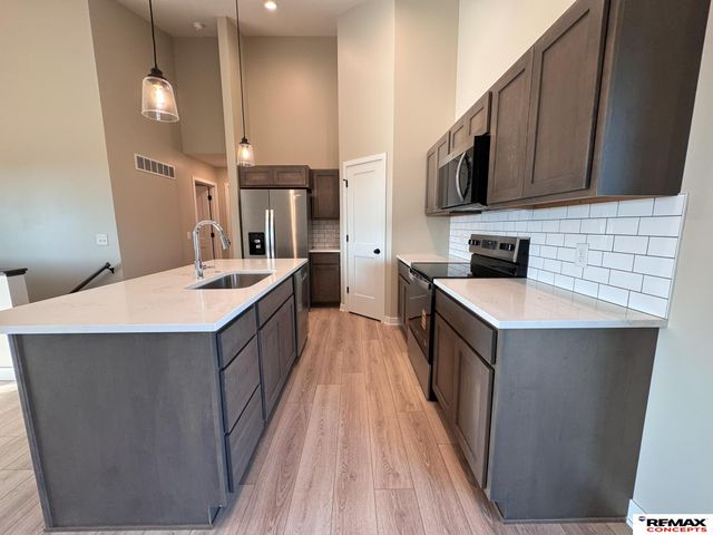 4324 Woodside Village Drive, Lincoln, NE 68528