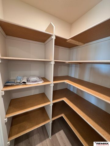 4324 Woodside Village Drive, Lincoln, NE 68528