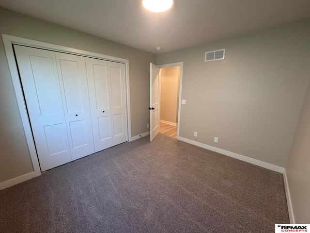 4324 Woodside Village Drive, Lincoln, NE 68528