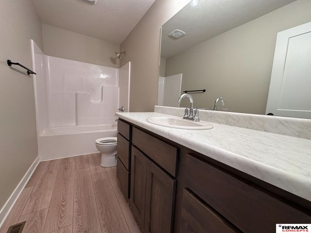 4324 Woodside Village Drive, Lincoln, NE 68528