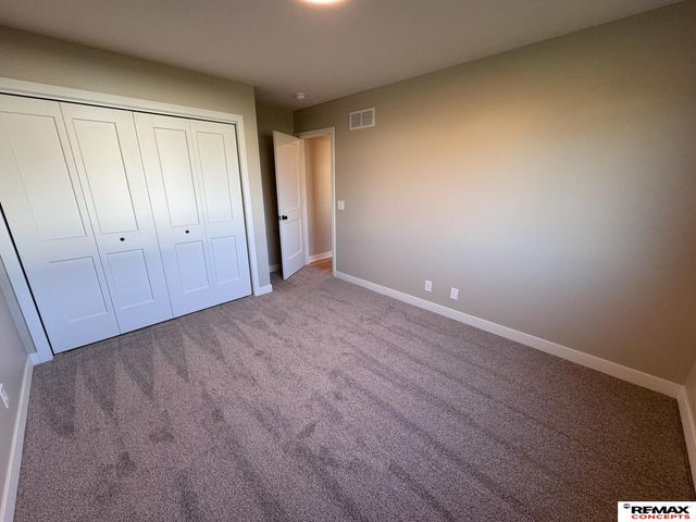 4324 Woodside Village Drive, Lincoln, NE 68528