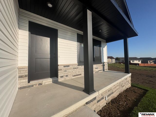 4324 Woodside Village Drive, Lincoln, NE 68528