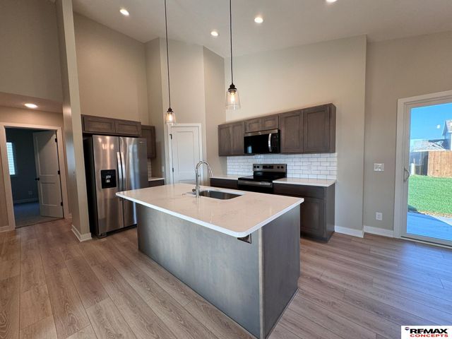 4324 Woodside Village Drive, Lincoln, NE 68528