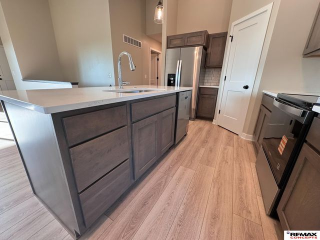 4324 Woodside Village Drive, Lincoln, NE 68528