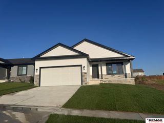 4324 Woodside Village Drive, Lincoln, NE 68528
