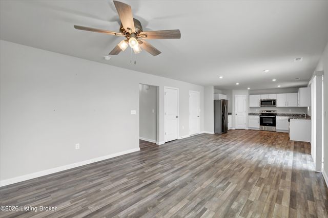 1061 Shady Brook Ln, Louisville, KY 40229