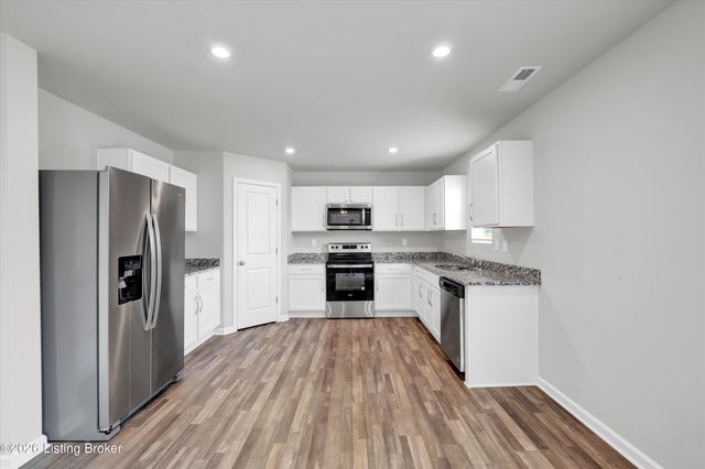 1061 Shady Brook Ln, Louisville, KY 40229