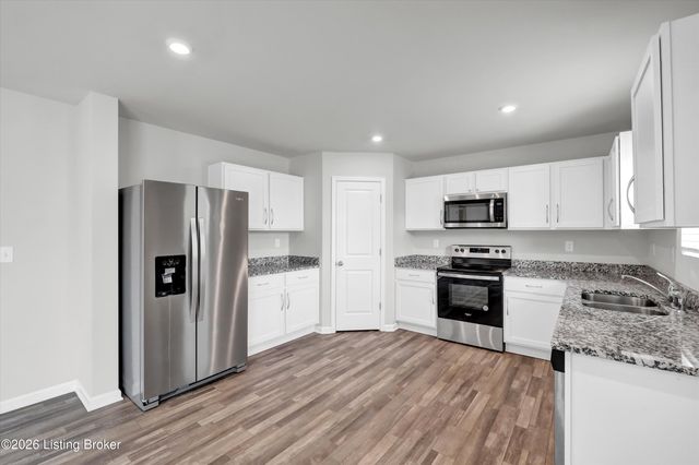 1061 Shady Brook Ln, Louisville, KY 40229
