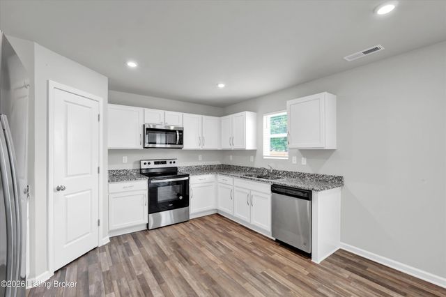 1061 Shady Brook Ln, Louisville, KY 40229