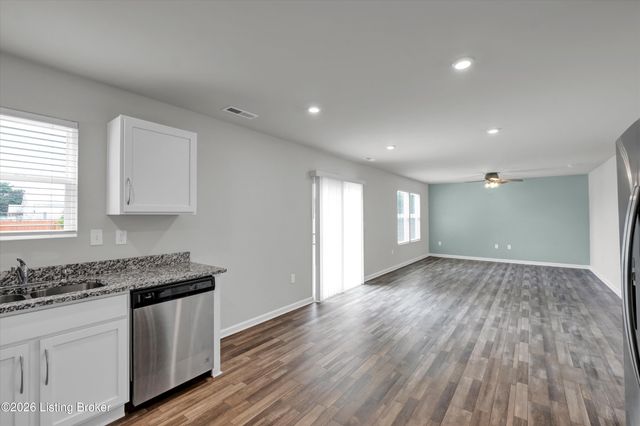 1061 Shady Brook Ln, Louisville, KY 40229