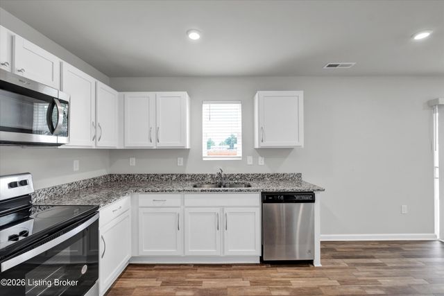 1061 Shady Brook Ln, Louisville, KY 40229