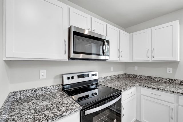 1061 Shady Brook Ln, Louisville, KY 40229