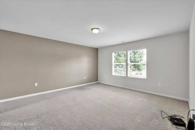 1061 Shady Brook Ln, Louisville, KY 40229