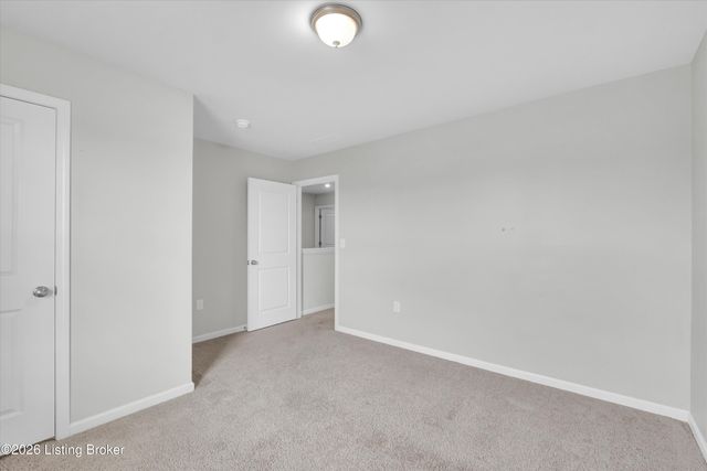 1061 Shady Brook Ln, Louisville, KY 40229