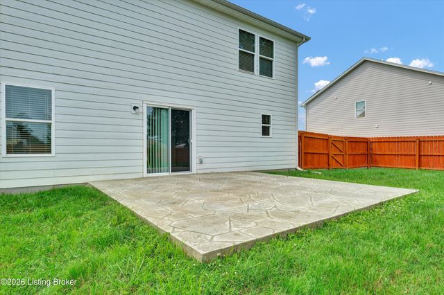 1061 Shady Brook Ln, Louisville, KY 40229
