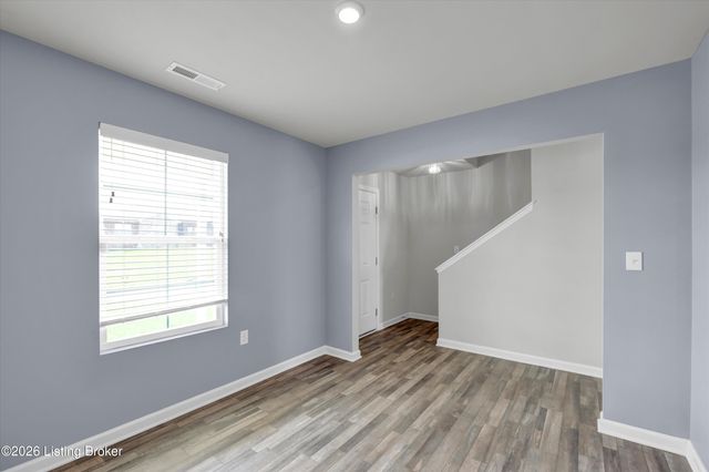 1061 Shady Brook Ln, Louisville, KY 40229