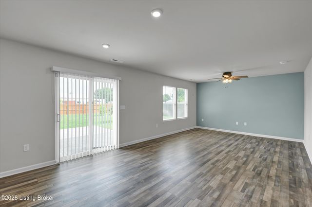 1061 Shady Brook Ln, Louisville, KY 40229