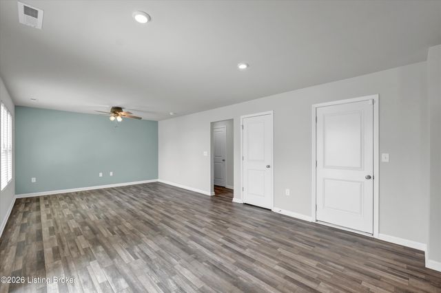 1061 Shady Brook Ln, Louisville, KY 40229