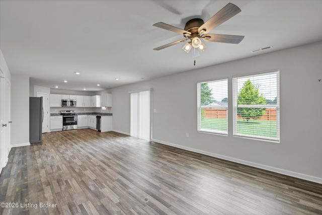1061 Shady Brook Ln, Louisville, KY 40229