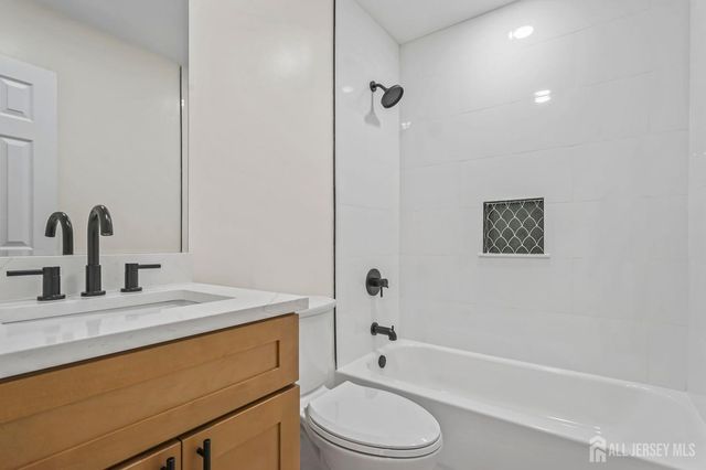 102 Kingsberry Drive, Franklin Twsp, NJ 08873