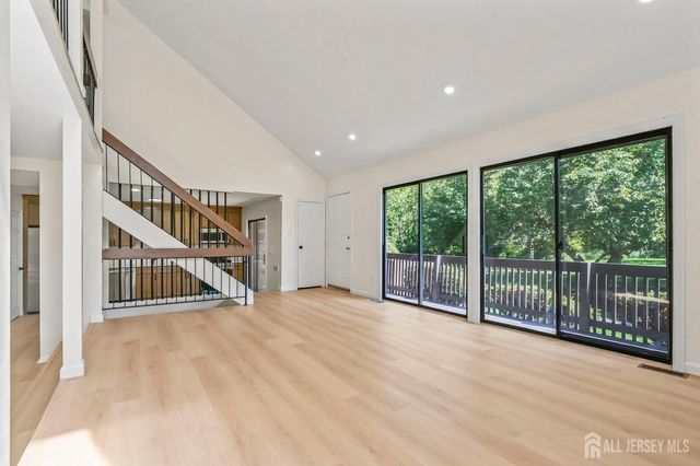 102 Kingsberry Drive, Franklin Twsp, NJ 08873