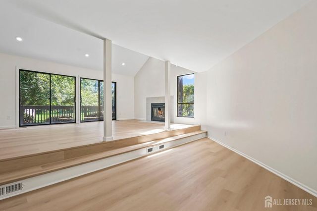 102 Kingsberry Drive, Franklin Twsp, NJ 08873