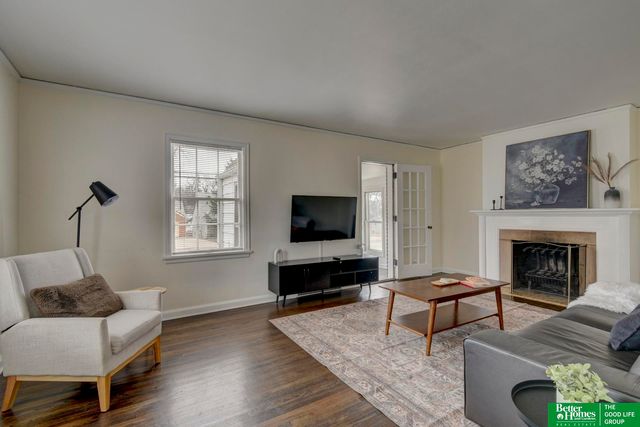 2002 N 55 Street, Omaha, NE 68104