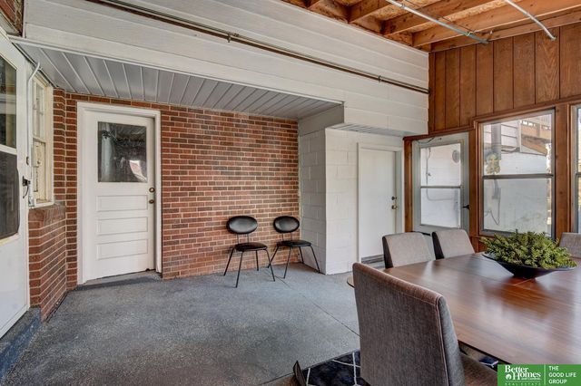 2002 N 55 Street, Omaha, NE 68104