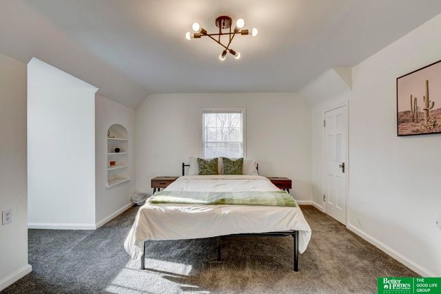 2002 N 55 Street, Omaha, NE 68104