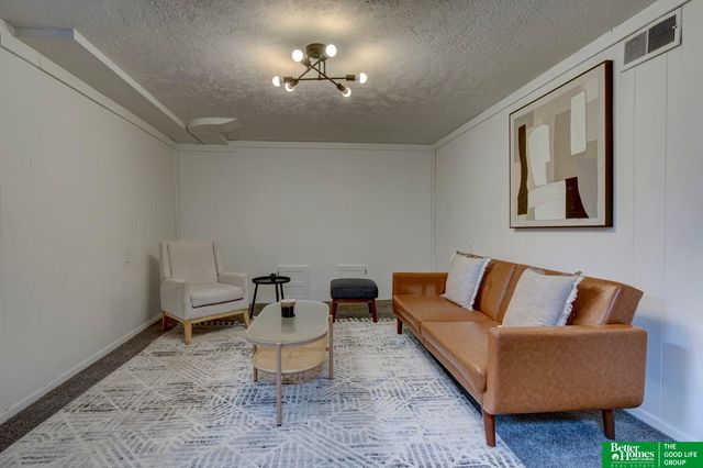 2002 N 55 Street, Omaha, NE 68104