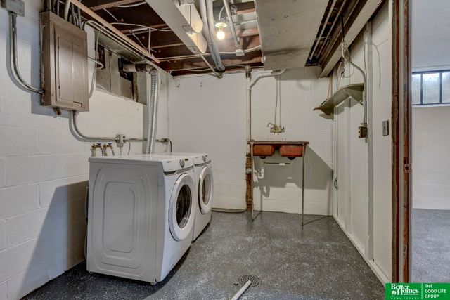 2002 N 55 Street, Omaha, NE 68104