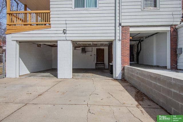 2002 N 55 Street, Omaha, NE 68104