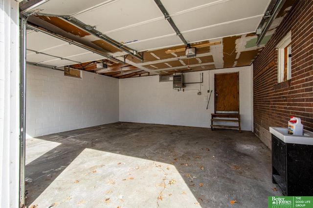 2002 N 55 Street, Omaha, NE 68104