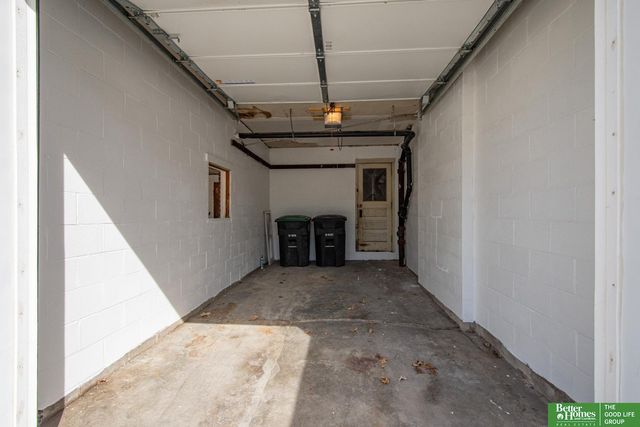 2002 N 55 Street, Omaha, NE 68104